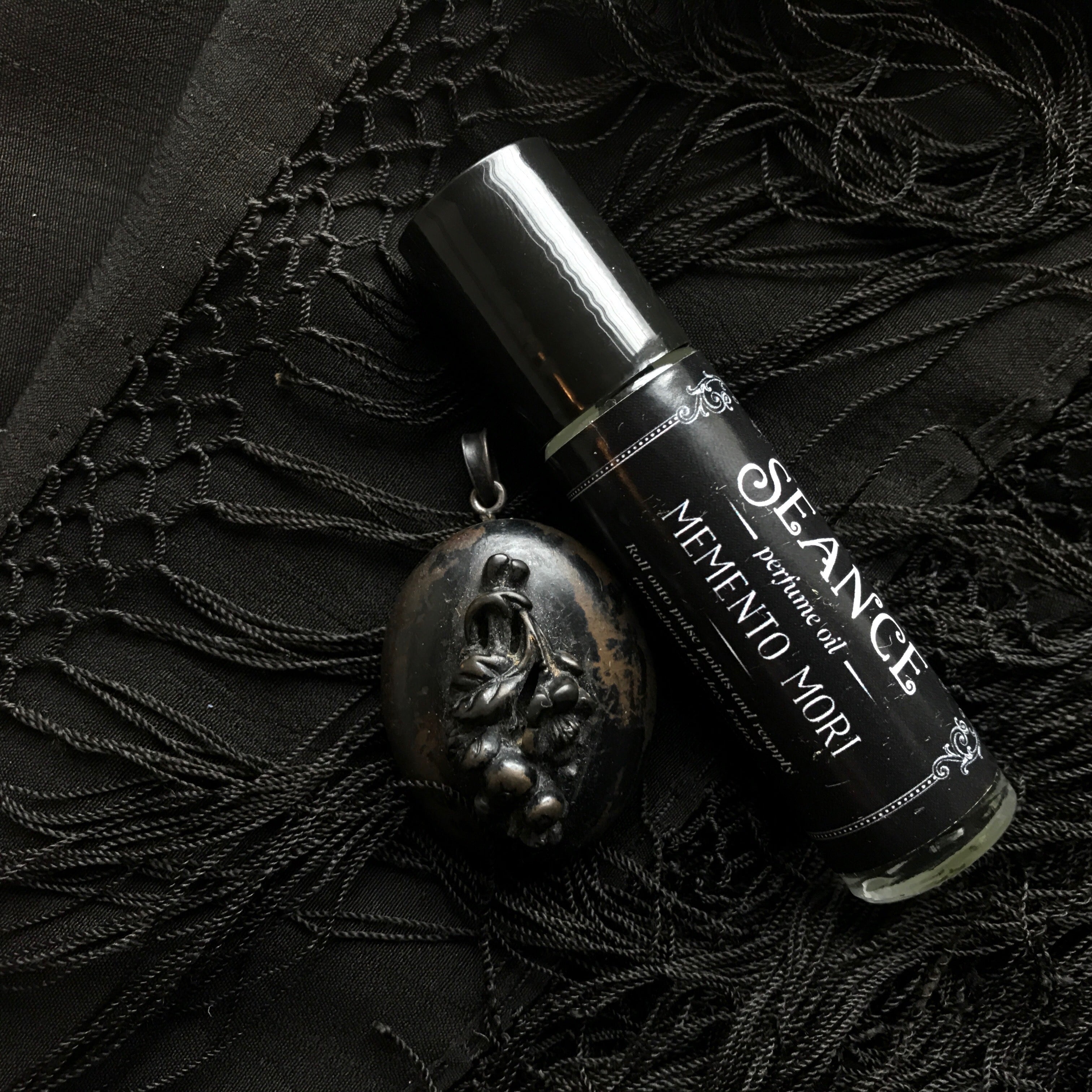 Memento Mori (incense & rose)