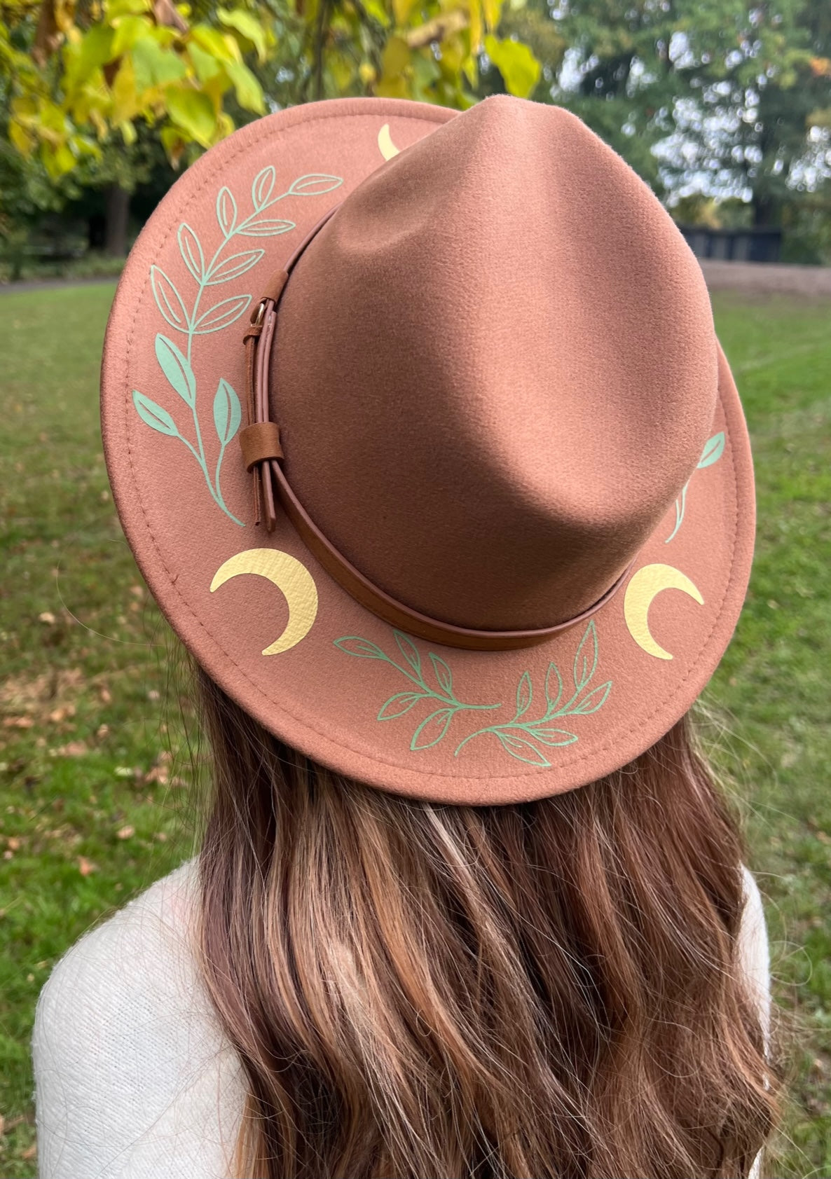 Fox & Fable - Vegan Felt Wide Brim Hat - Caramel - Fern Moon