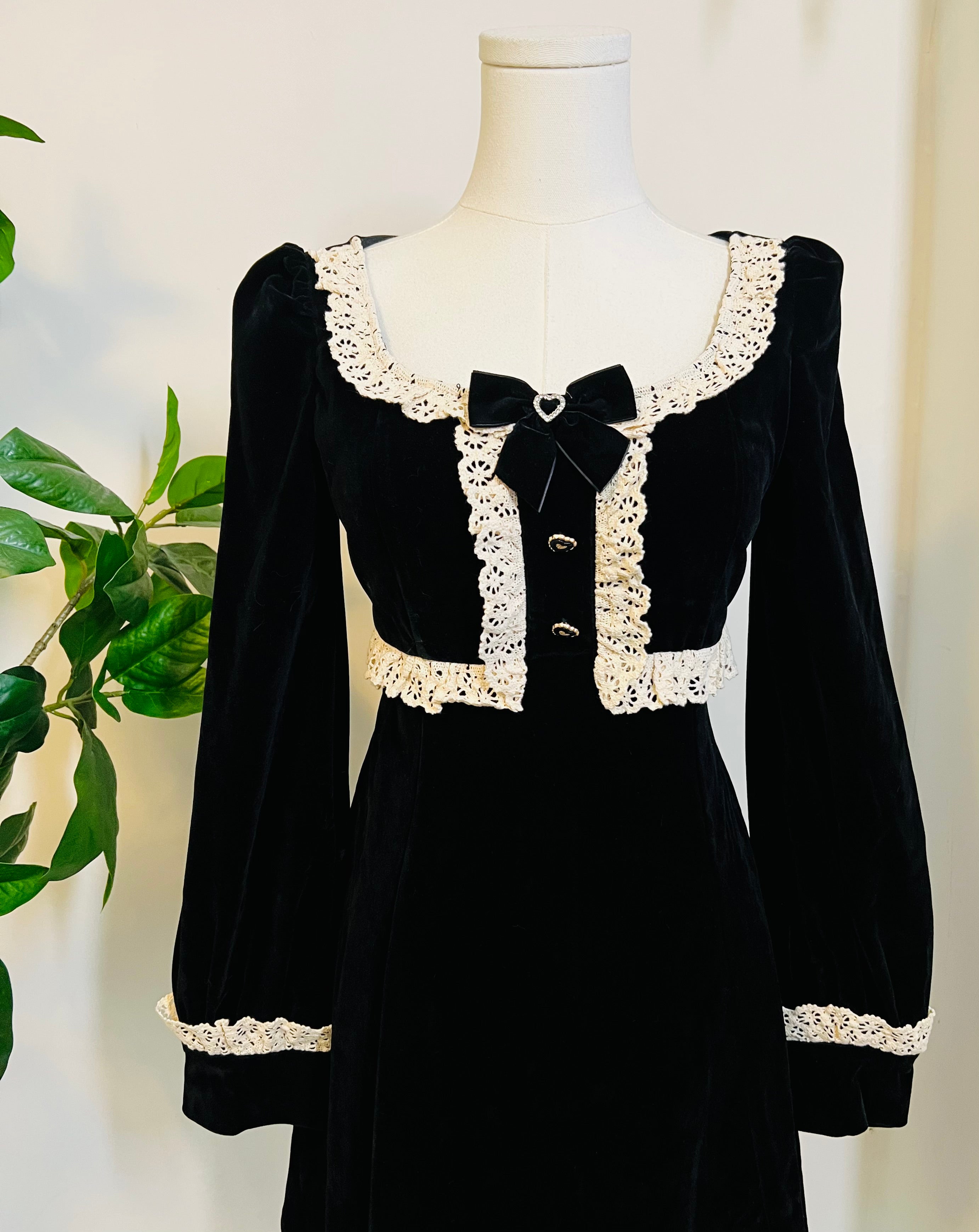 Sabrina - Luscious 60s style Velvet mini dress - READY TO SHIP