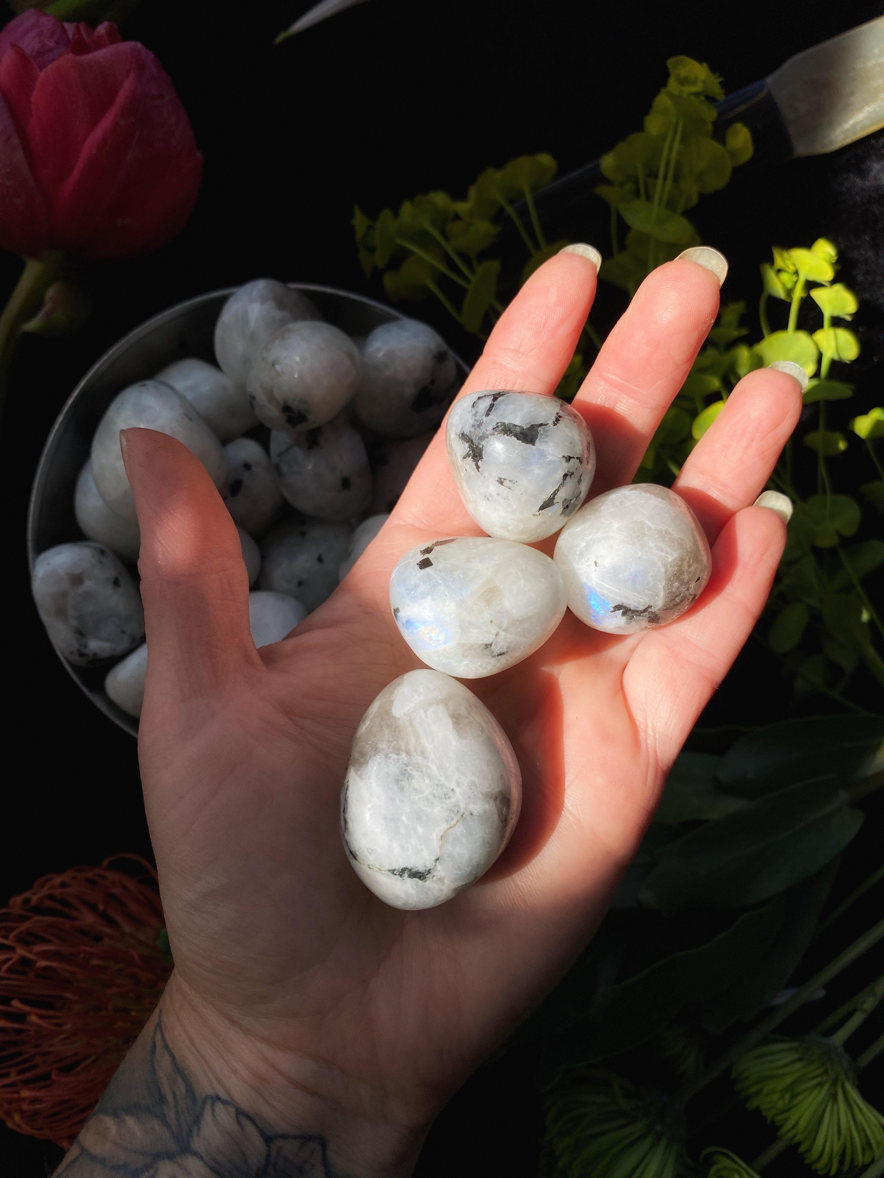 Rainbow Moonstone - Tumbled - qmeb