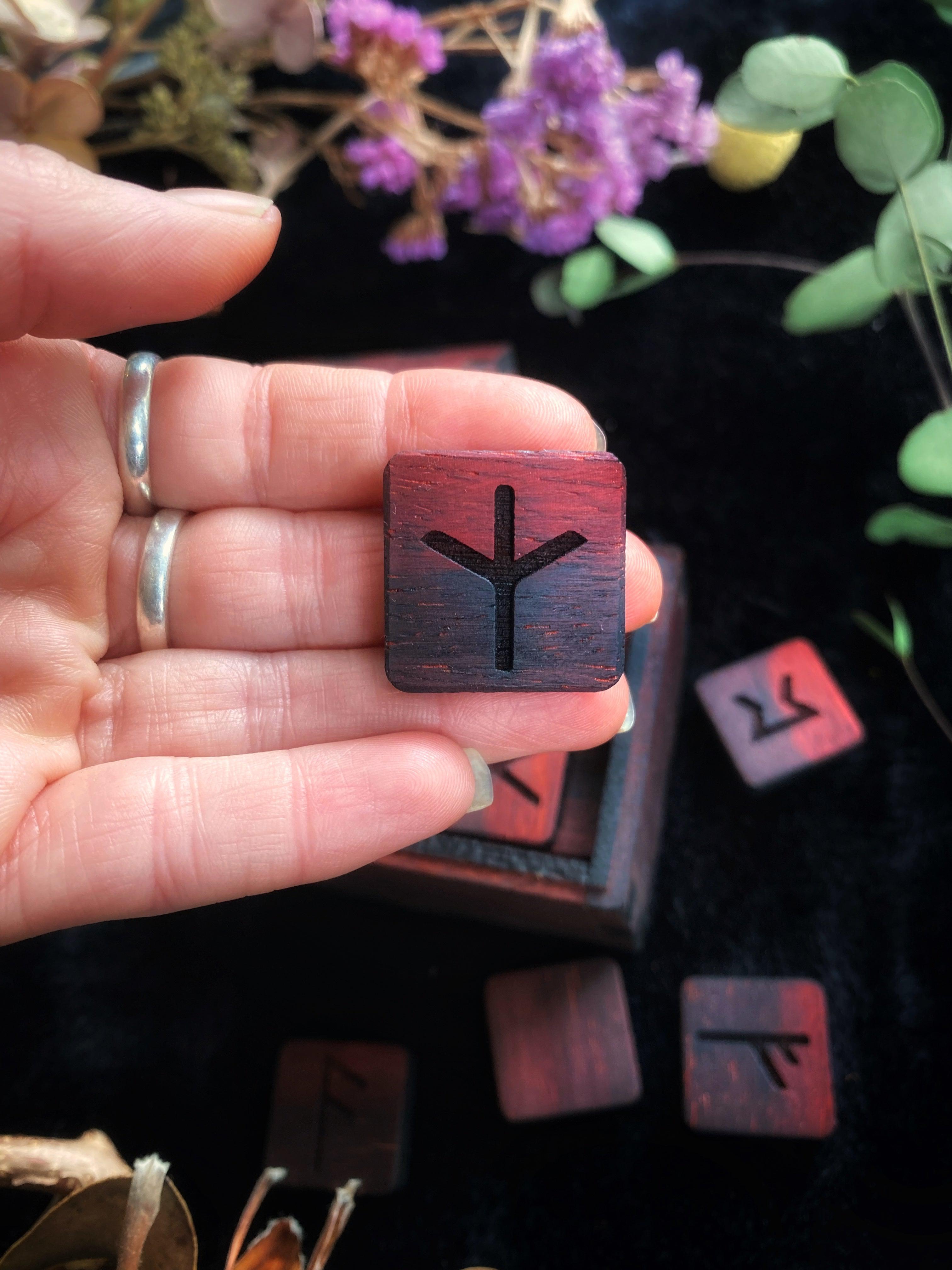 Vegvisir (Protection) - Elder Futhark Box and Runes on Padauk Hardwood